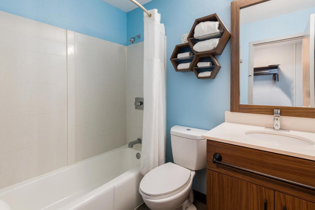 Hometowne Studios By Red Roof Newport News - Hampton West المظهر الخارجي الصورة