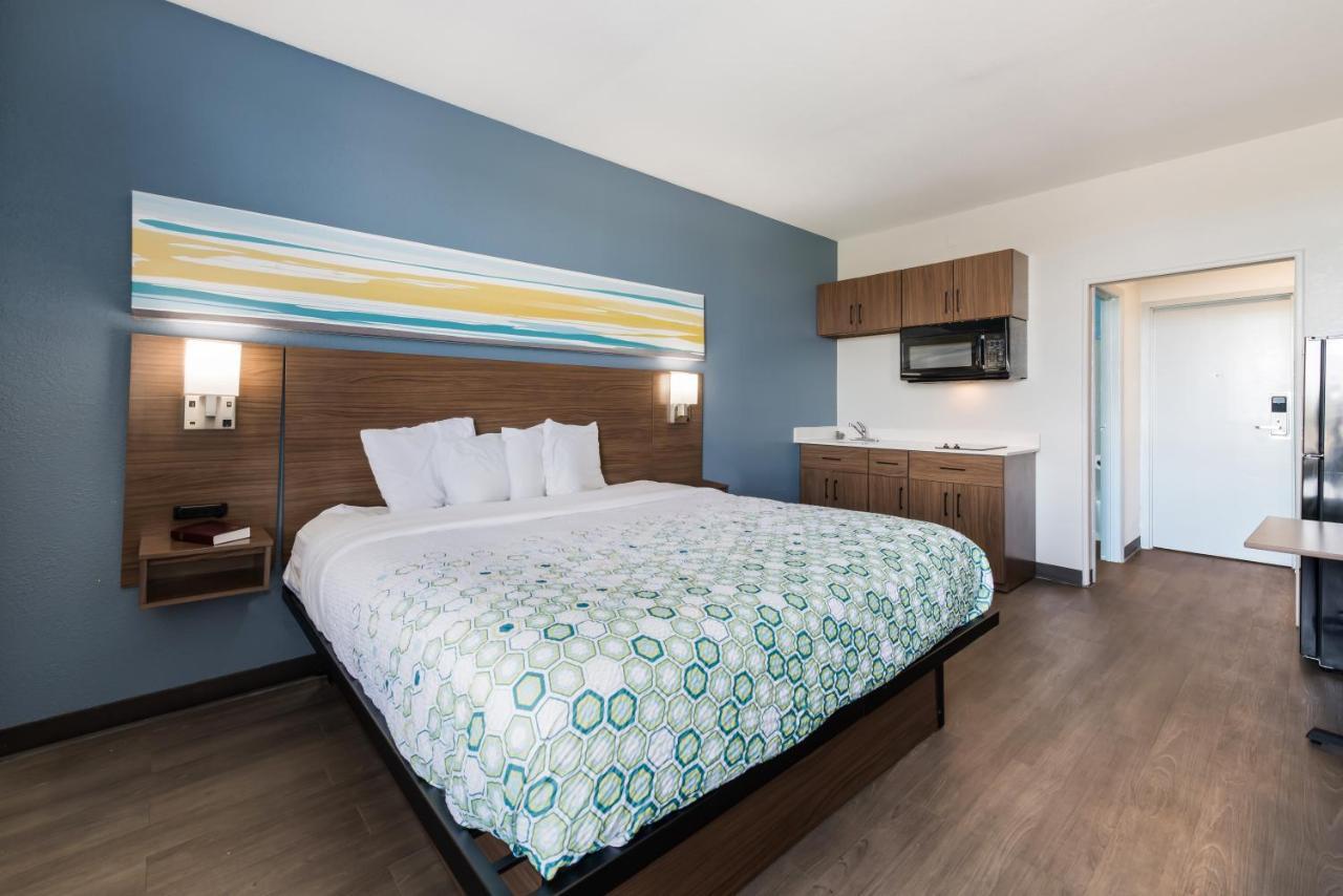 Hometowne Studios By Red Roof Newport News - Hampton West المظهر الخارجي الصورة