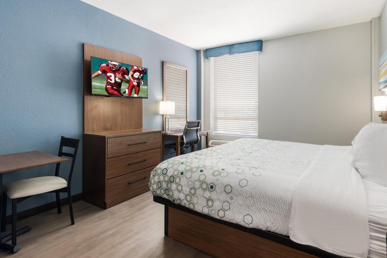 Hometowne Studios By Red Roof Newport News - Hampton West المظهر الخارجي الصورة