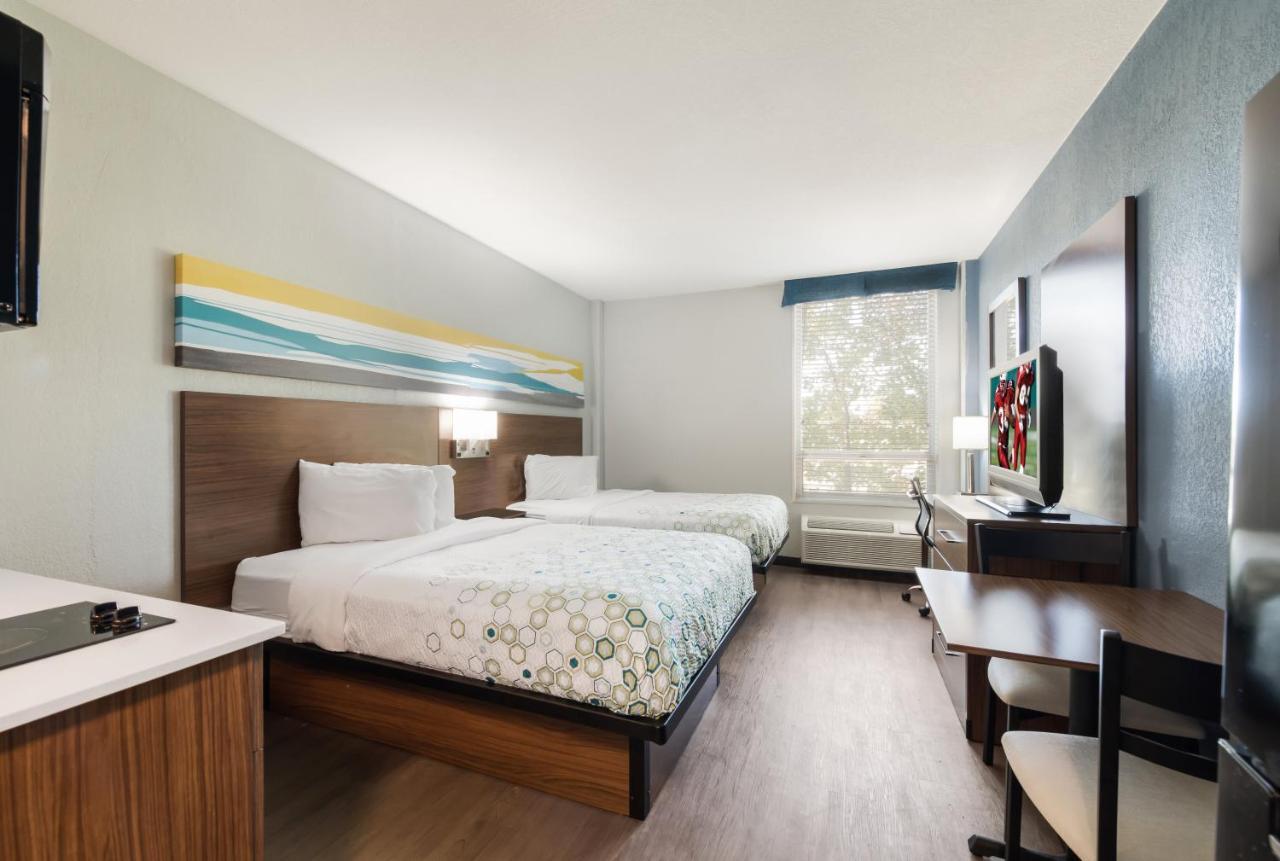Hometowne Studios By Red Roof Newport News - Hampton West المظهر الخارجي الصورة
