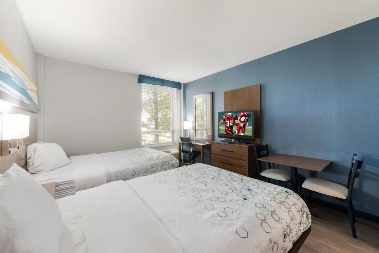 Hometowne Studios By Red Roof Newport News - Hampton West المظهر الخارجي الصورة